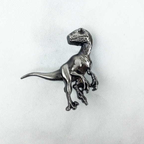Jurassic World Raptor Pin - Picture 5 of 5